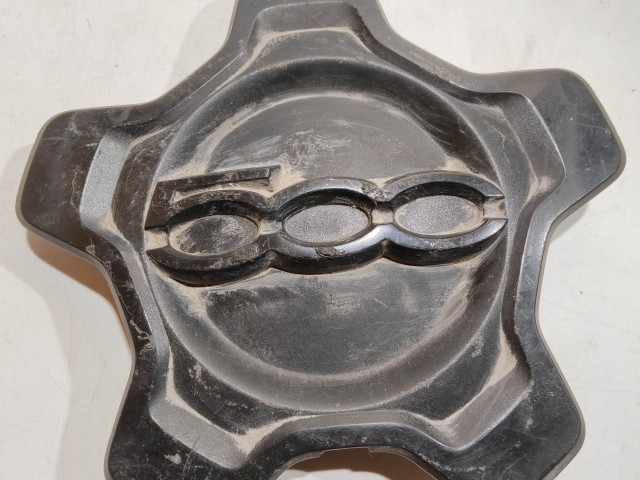 201110 Fiat 500x  felni közép kupak  a képen látható sérüléssel