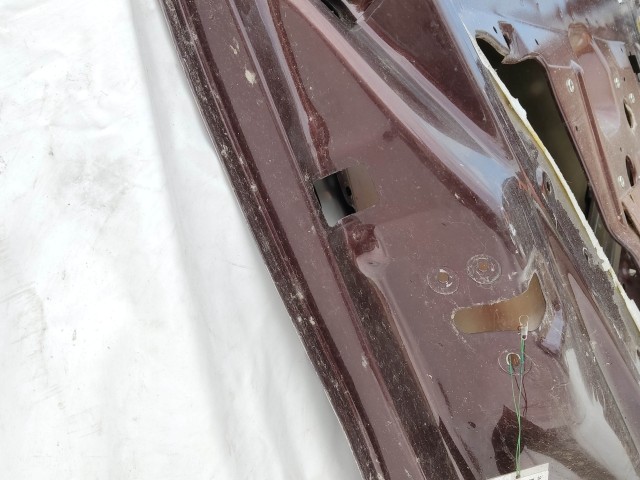 121995 Fiat Doblo 2009-2022 bal első bordó színű ajtó, a képen látható sérüléssel