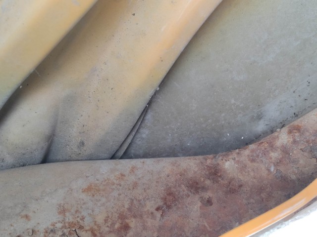 151970 Fiat Doblo 2009-2022 bal első sárga színű ajtó, a képen látható rozsdával és sérüléssel