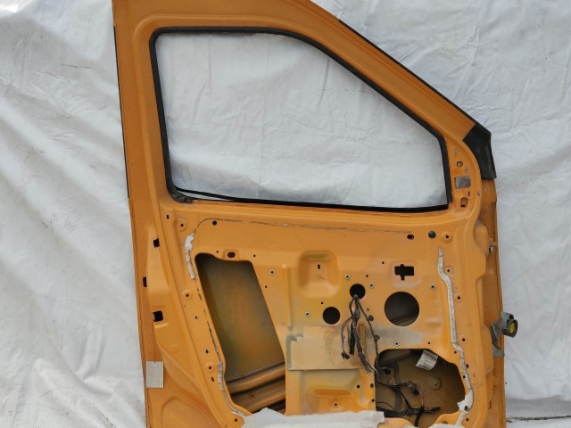 151970 Fiat Doblo 2009-2022 bal első sárga színű ajtó, a képen látható rozsdával és sérüléssel