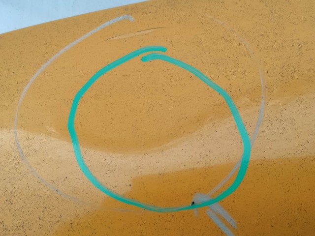 151970 Fiat Doblo 2009-2022 bal első sárga színű ajtó, a képen látható rozsdával és sérüléssel