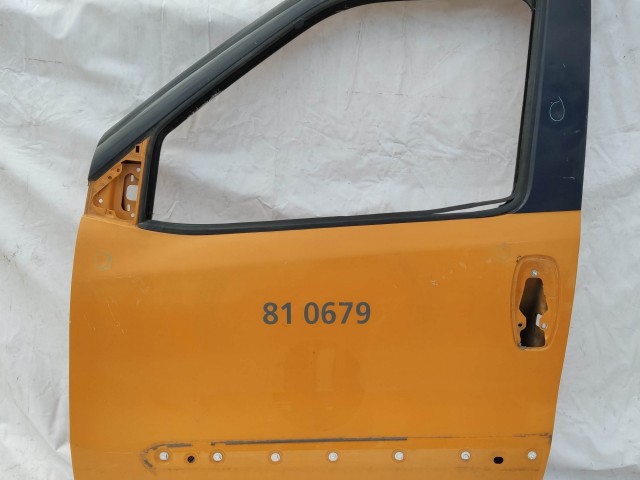 151970 Fiat Doblo 2009-2022 bal első sárga színű ajtó, a képen látható rozsdával és sérüléssel