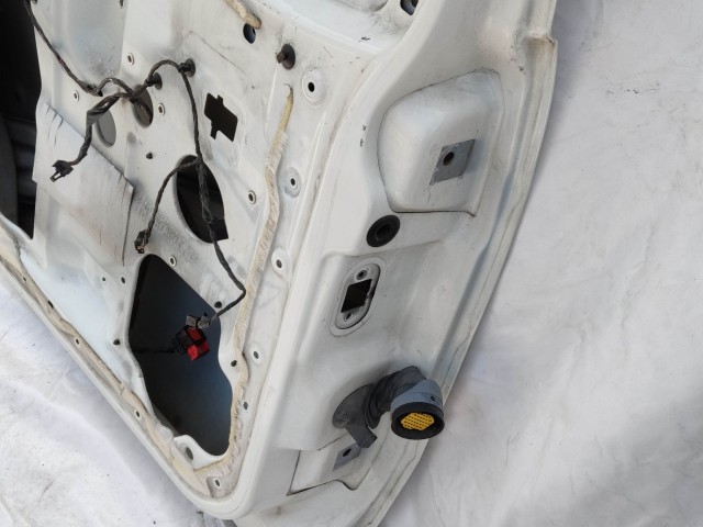 201197 Fiat Doblo 2009-2022 bal első fehér  színű ajtó, a képen látható sérüléssel