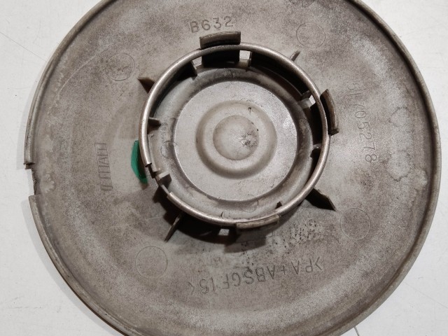 201242 Fiat Punto 1999-2010 felni közép kupak egy rögzítőfűl törött (188-as alvázkód)