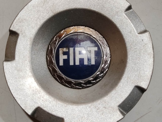 Fiat Felni közép kupak Használt  Ezüst 