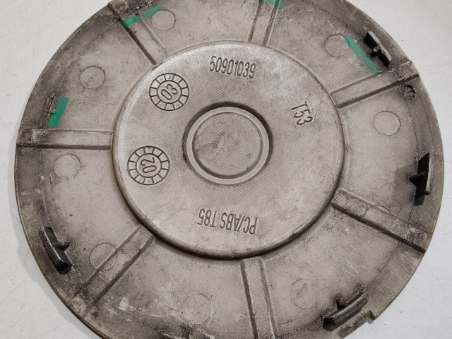 201263 Felni közép kupak, a képen látható sérüléssel 50901039