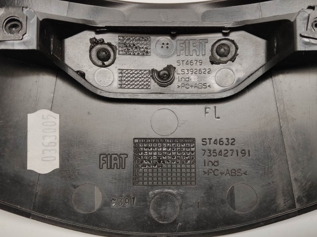 Fiat 500 735427191 számú, fekete színű, felső kormány burkolat