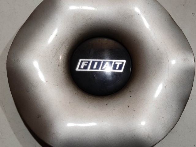 201273 Fiat Marea felni közép kupak, 1 rögzítőfűl töréssel!!!