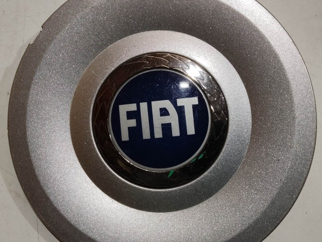 Fiat Felni közép kupak Használt  Ezüst  a képen látható sérüléssel