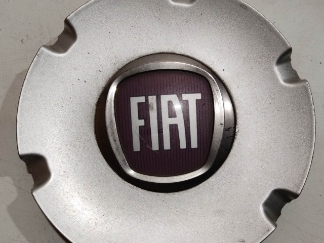 Fiat Felni közép kupak Használt  Ezüst, bordó felirat 
