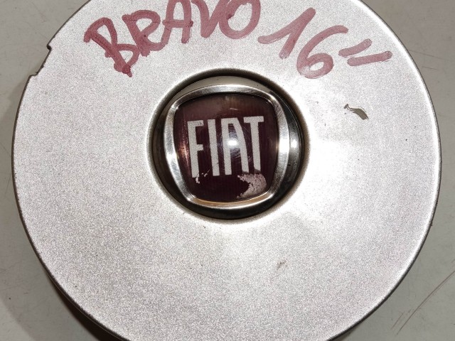 201299 Fiat Bravo 2007-2014 Felni közép kupak , a képen látható 1 rögzítő fűl töréssel!!!!!