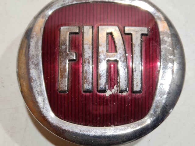 201305 Fiat Freemon Felni közép kupak, a képen látható állapotban K68088547AA