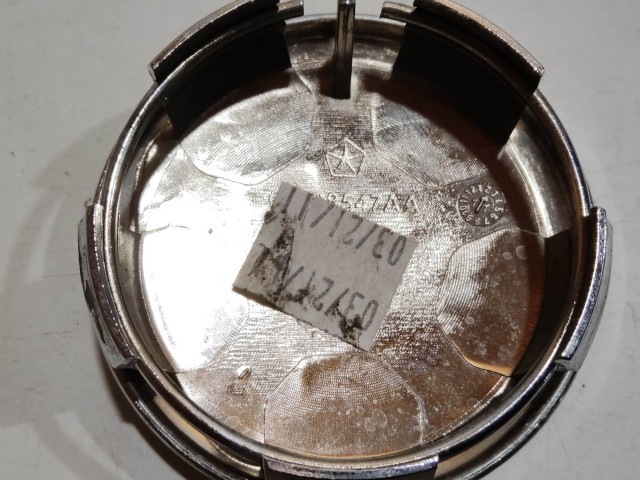 201305 Fiat Freemon Felni közép kupak, a képen látható állapotban K68088547AA