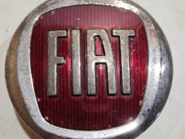 201307 Fiat Freemon Felni közép kupak, a képen látható állapotban K68088547AA