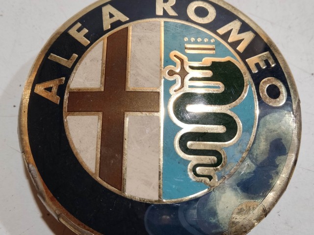201330 Alfa Romeo 159, Brera, Spider, Giulietta alufelni közép kupak, a képen látható állapotban