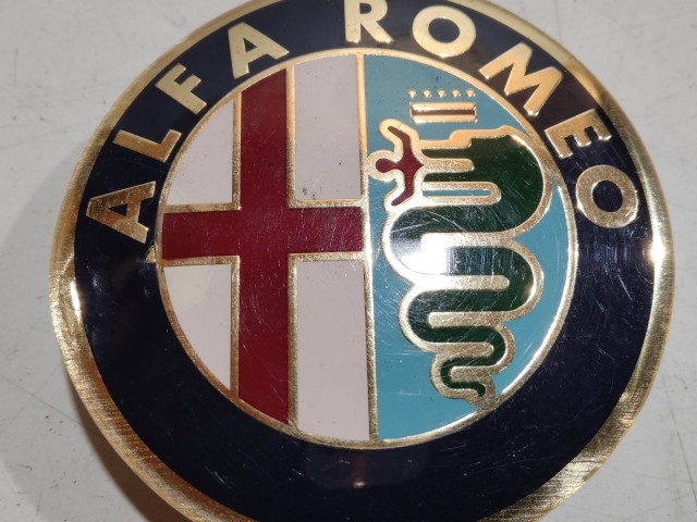 201335 Alfa Romeo 159, Brera, Spider, Giulietta alufelni közép kupak, a képen látható állapotban