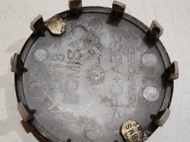 201338 Alfa Romeo 159, Brera, Spider, Giulietta alufelni közép kupak, a képen látható állapotban