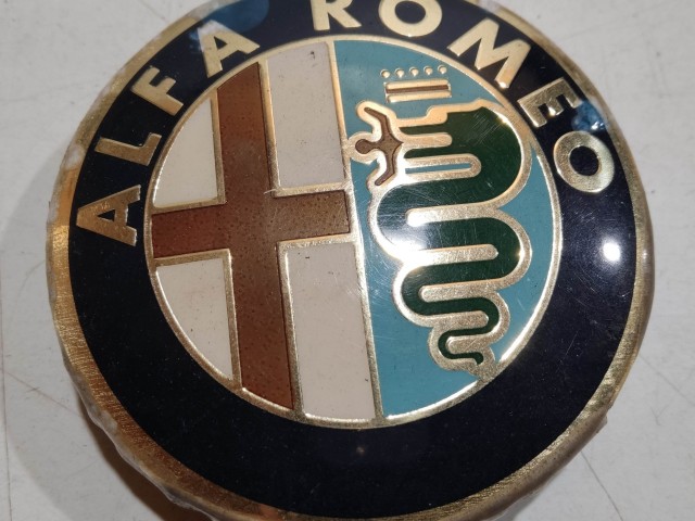 201341 Alfa Romeo 159, Brera, Spider, Giulietta alufelni közép kupak, a képen látható állapotban