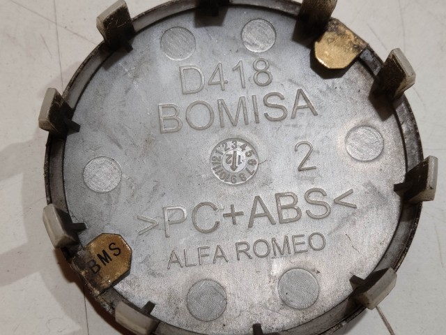 201352 Alfa Romeo 159, Brera, Spider, Giulietta alufelni közép kupak, a képen látható állapotban