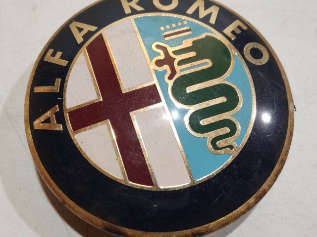 Alfa Romeo Brera  2005-2010 Felni közép kupak Használt   a képen látható sérüléssel