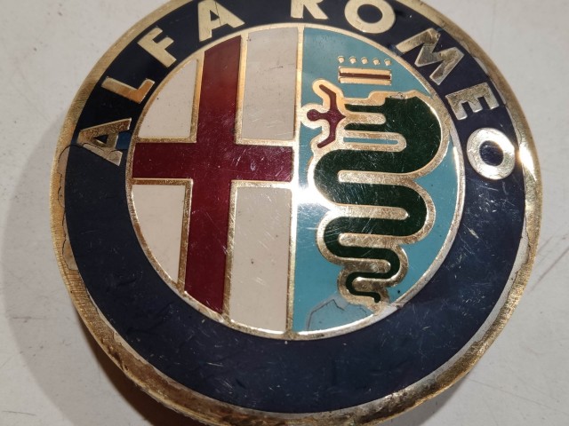 Alfa Romeo Brera  2005-2010 Felni közép kupak Használt   a képen látható sérüléssel