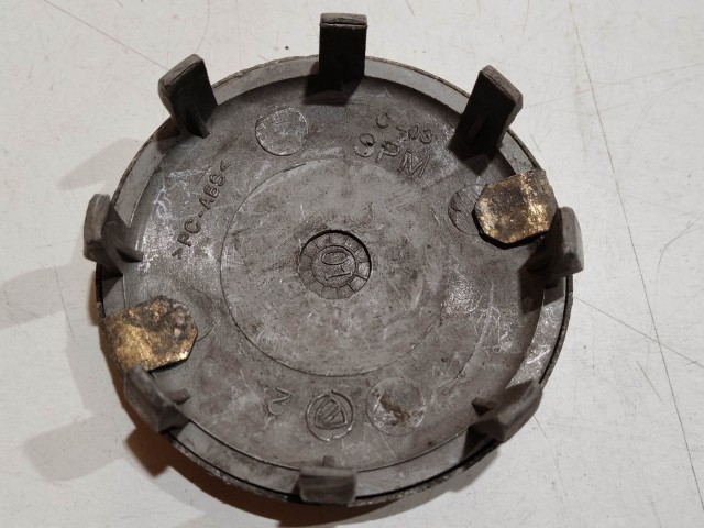 201405 Alfa Romeo 147, 156, 166, Gt felni közép kupak, átmérő 50 mm, a képen látható állapotban