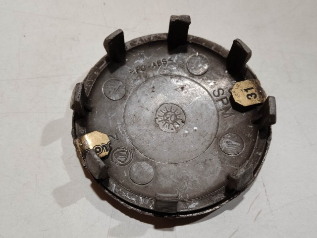 201409 Alfa Romeo 147, 156, 166, Gt felni közép kupak, átmérő 50 mm, a képen látható állapotban