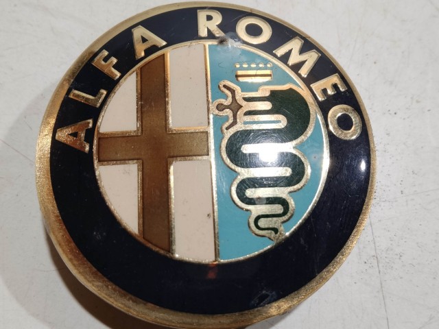 201411 Alfa Romeo 145,146, 147,156,166,Gt alufelni közép kupak a képen látható állapotban