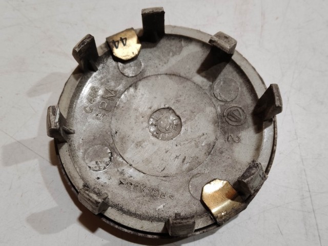 201411 Alfa Romeo 145,146, 147,156,166,Gt alufelni közép kupak a képen látható állapotban