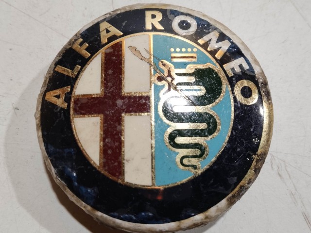 201416 Alfa Romeo 145,146, 147,156,166,Gt alufelni közép kupak a képen látható állapotban
