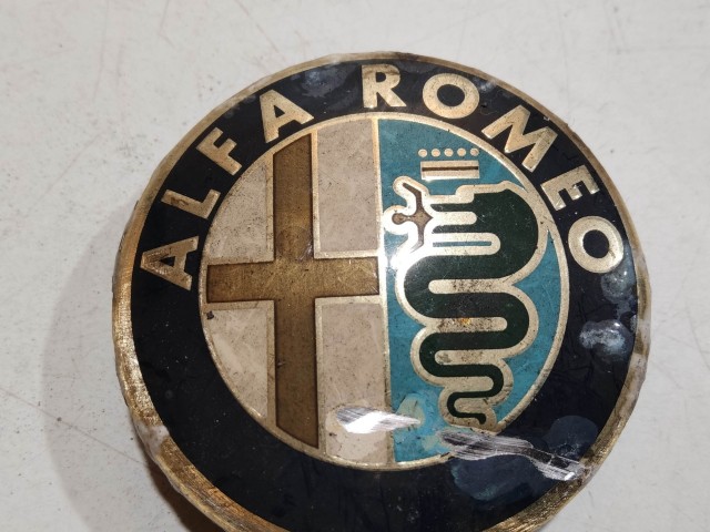201415 Alfa Romeo 145,146, 147,156,166,Gt alufelni közép kupak a képen látható állapotban