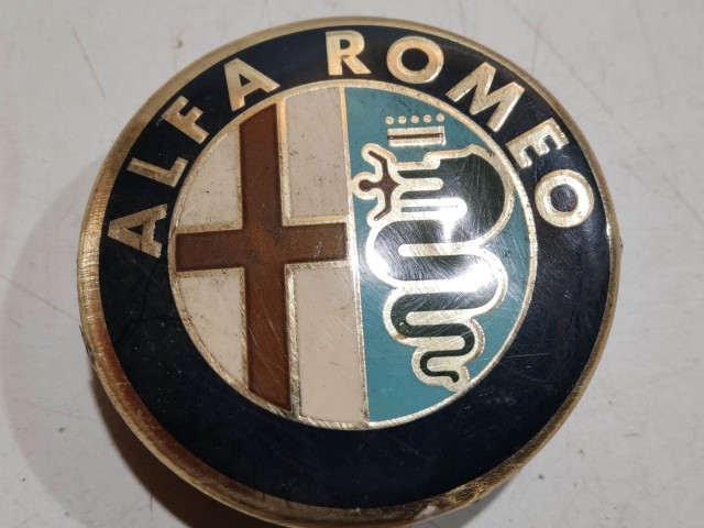 201418 Alfa Romeo 145,146, 147,156,166,Gt alufelni közép kupak a képen látható állapotban