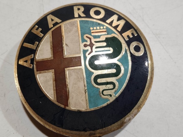 201419 Alfa Romeo 145,146, 147,156,166,Gt alufelni közép kupak a képen látható állapotban