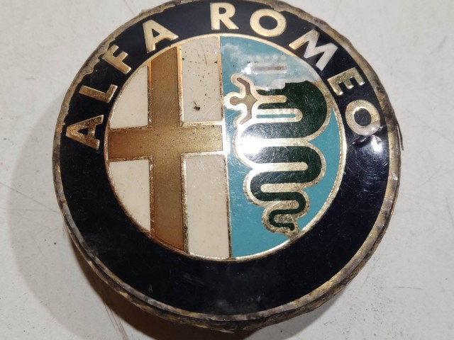 201420 Alfa Romeo 145,146, 147,156,166,Gt alufelni közép kupak a képen látható állapotban