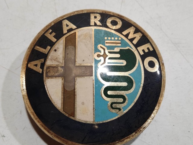 201421 Alfa Romeo 145,146, 147,156,166,Gt alufelni közép kupak a képen látható állapotban