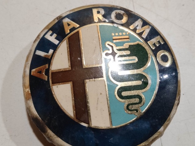 201428 Alfa Romeo 147, 156, 166, Gt felni közép kupak, átmérő 50 mm, képen látható állapotban  