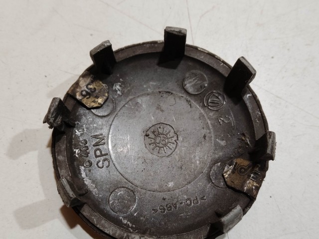 201433 Alfa Romeo 147, 156, 166, Gt felni közép kupak, átmérő 50 mm, képen látható állapotban  