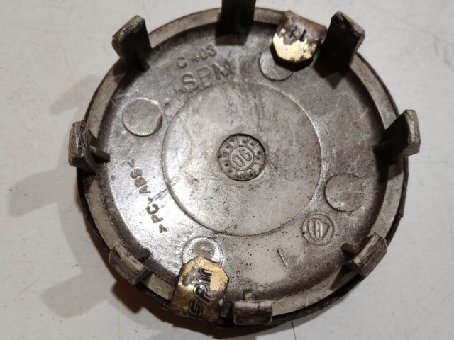 201434 Alfa Romeo 147, 156, 166, Gt felni közép kupak, átmérő 50 mm, képen látható állapotban  