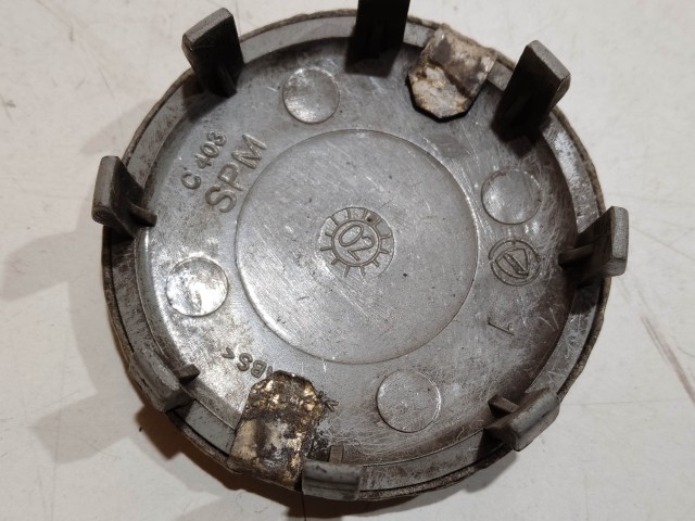 201436 Alfa Romeo 147, 156, 166, Gt felni közép kupak, átmérő 50 mm, képen látható állapotban  