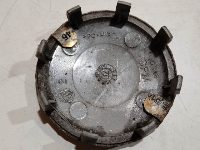 201439 Alfa Romeo 147, 156, 166, Gt felni közép kupak, átmérő 50 mm, képen látható állapotban  