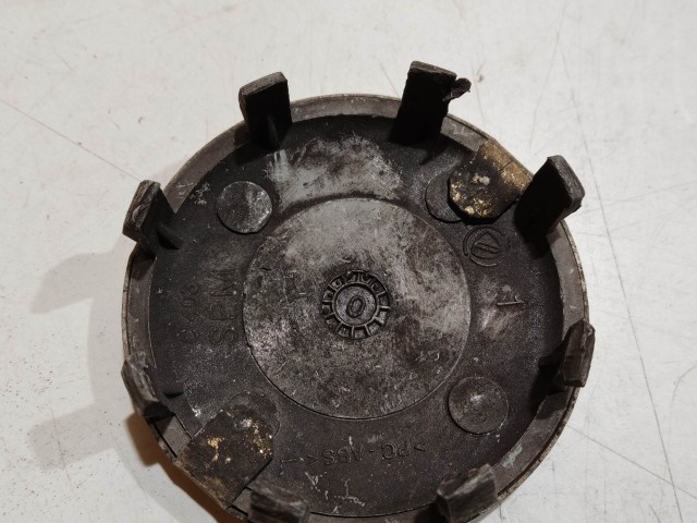 201441 Alfa Romeo 147, 156, 166, Gt felni közép kupak, átmérő 50 mm, képen látható állapotban 