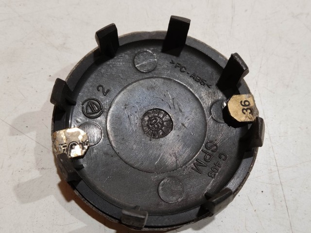 201445 Alfa Romeo 147, 156, 166, Gt felni közép kupak, átmérő 50 mm, képen látható állapotban 