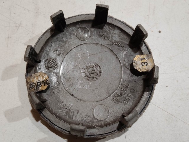 201447 Alfa Romeo 147, 156, 166, Gt felni közép kupak, átmérő 50 mm, képen látható állapotban