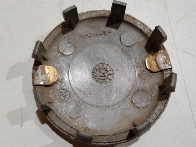 201449 Alfa Romeo 147, 156, 166, Gt felni közép kupak, átmérő 50 mm, képen látható állapotban