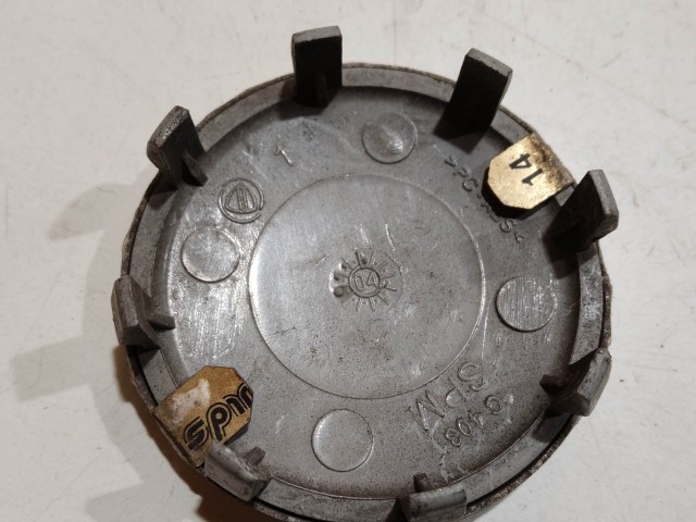 201450 Alfa Romeo 147, 156, 166, Gt felni közép kupak, átmérő 50 mm, képen látható állapotban