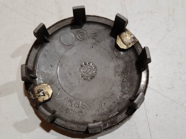 201453 Alfa Romeo 147, 156, 166, Gt felni közép kupak, átmérő 50 mm, képen látható állapotban