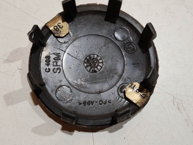 201455 Alfa Romeo 147, 156, 166, Gt felni közép kupak, átmérő 50 mm, képen látható állapotban