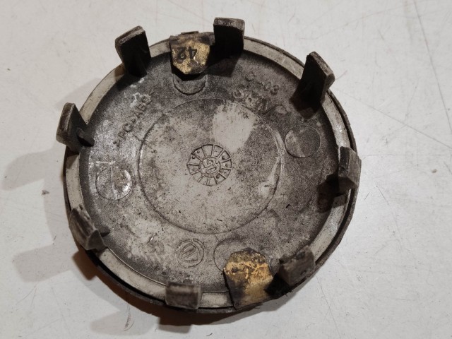 201460 Alfa Romeo 147, 156, 166, Gt felni közép kupak, átmérő 50 mm, képen látható állapotban