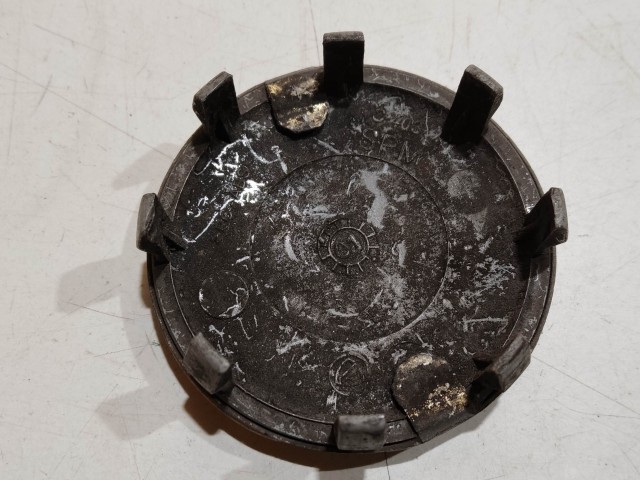 201464 Alfa Romeo 147, 156, 166, Gt felni közép kupak, átmérő 50 mm, képen látható állapotban