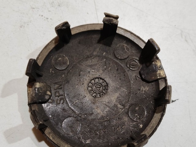 201465 Alfa Romeo 147, 156, 166, Gt felni közép kupak, átmérő 50 mm, képen látható állapotban